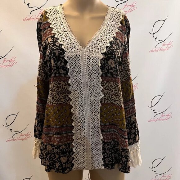 Entro. Size Small. Tassel Fringe. Lace. V-neck. Rayon Pullover. BOHO. B51 - Picture 1 of 5